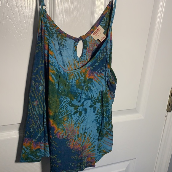 patterned top - Picture 2 of 3